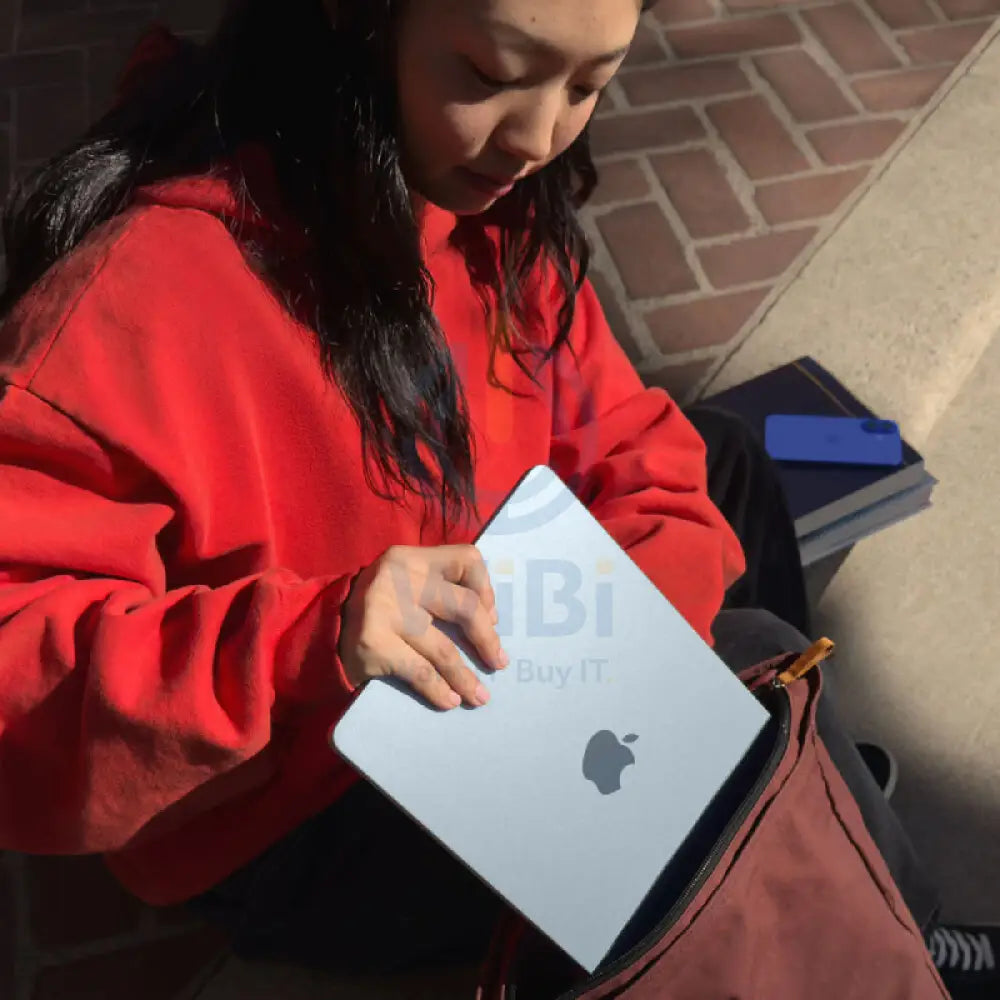 Apple MacBook Air - 13.6’’ / M4 / 10-Core CPU / 10-Core GPU / 16-Core Neural Engine / 16GB RAM / 512GB SSD / Silver