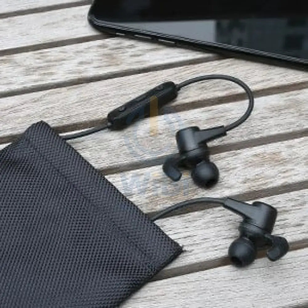 أوكي بلوتوث سماعات الرأس الأذن مع مغناطيسي كليب - أسود اكسسوارات الصوت > سماعات الرأس