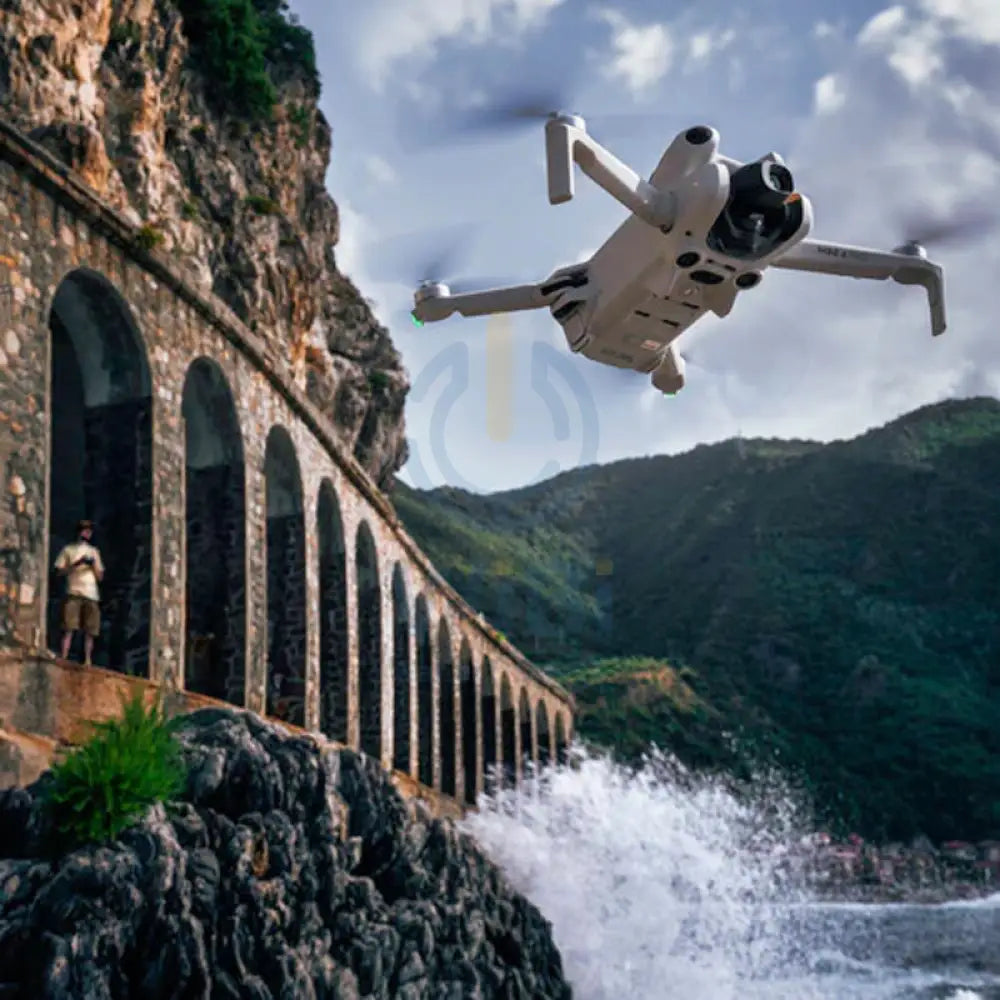 DJI Mini 4 Pro Fly More Combo - 48MP / 4K UHD / USB / WiFi - Gray Smart Devices > Drones & Accessories