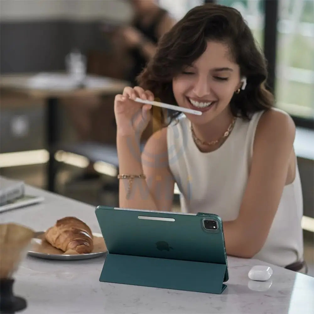 ESR Ascend Trifold Case - Apple iPad Pro 11 Gen 4/3/2/1 (2018-2022) / Forest Green Accessories > Mobiles & Tablets >