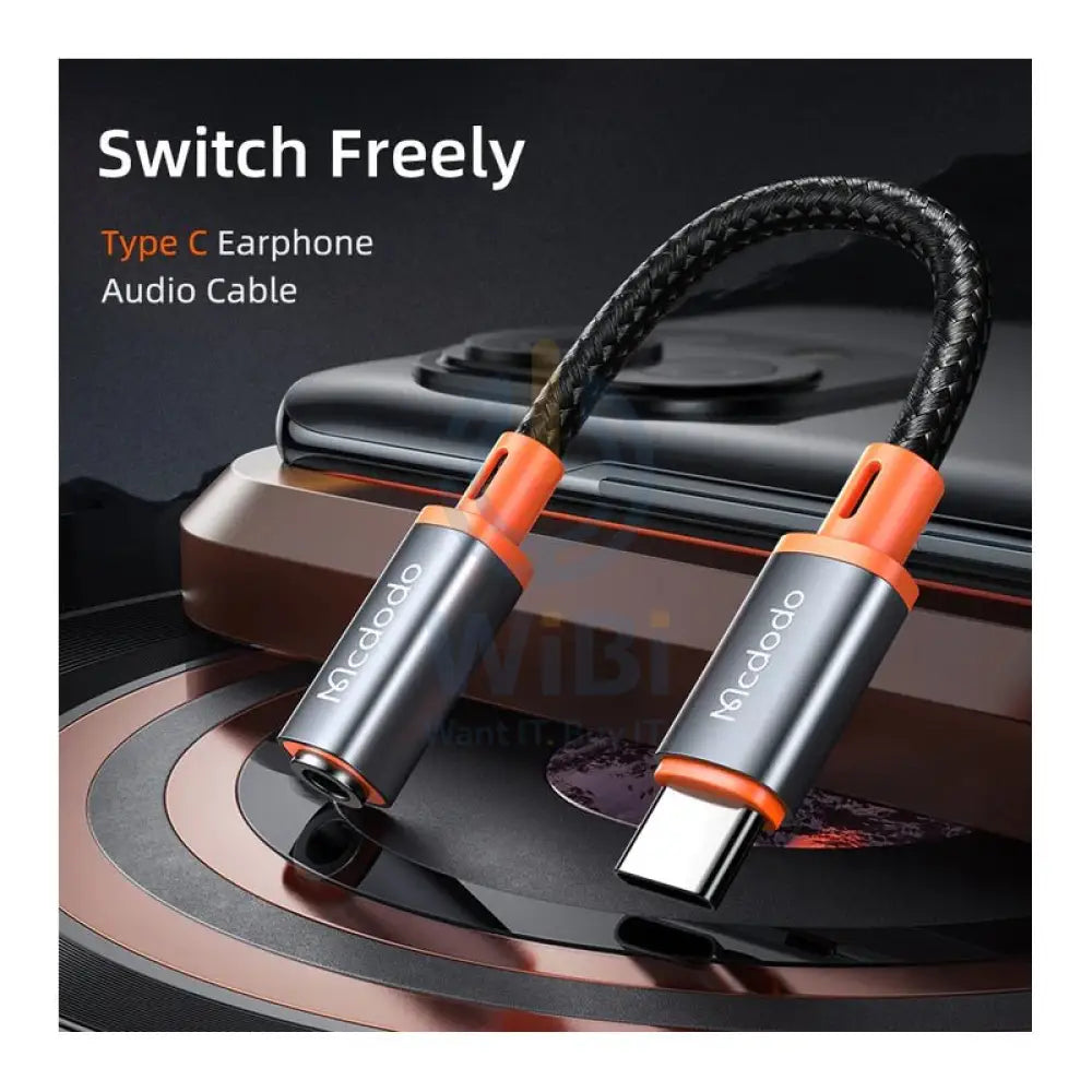 ماكدودو كاسل محول منفذ سلسلة - 0.11 متر / USB-C إلى 3.5 ملم / أسود