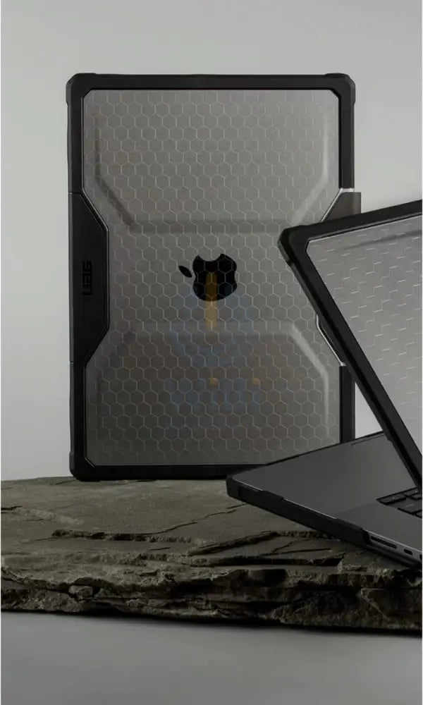 UAG MacBook Pro 14’’ (M1 Pro/M1 Max) Plyo Case - Ice Accessories > Mobiles & Tablets > Tablets