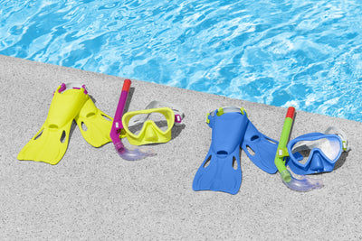 Bestway Crusader Essential Snorkel Set (Contents: One Mask, One Snorkel and One Pair of Fins, 2 Assorted Colors Fin Size: US (8-10) / EUR (24-27) - Age 3+