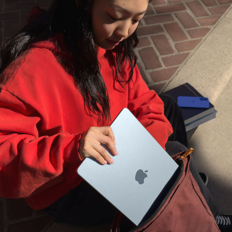 Apple MacBook Air - 13.6" / M4 / 10-Core CPU / 10-Core GPU / 16-Core Neural Engine / 16GB RAM / 512GB SSD / Starlight / 1YW