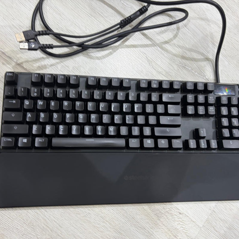 Pre-Owned SteelSeries Apex 7 (Red Switch) US Layout  - Wired / RGB / Black / Gaming keyboard