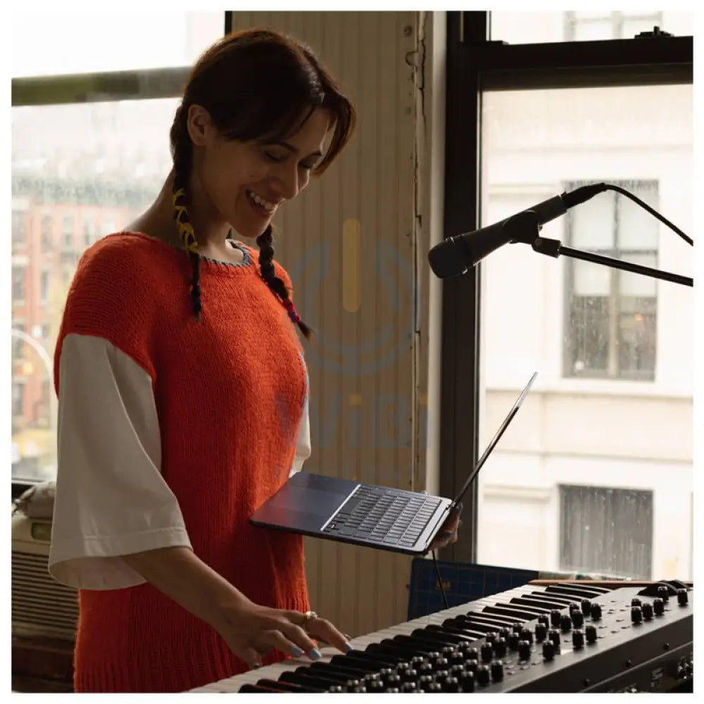 Apple MacBook Air - 13.6’’ / M2 / 8-Core CPU / 8-Core GPU / 16GB RAM / 512GB SSD / Arb/Eng / Midnight / 1YW Laptops