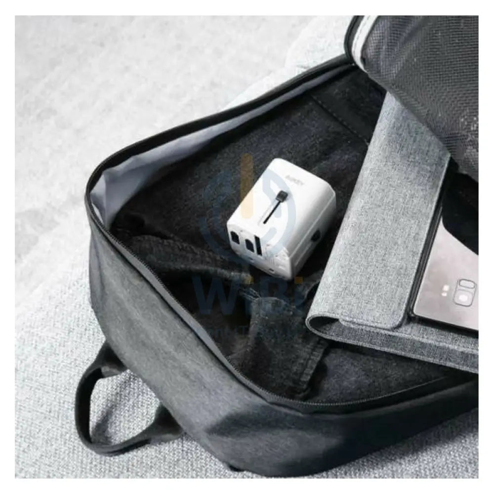 Aukey PD Universal Travel Adapter - USB-A / USB-C / White Accessories > Power Adapters
