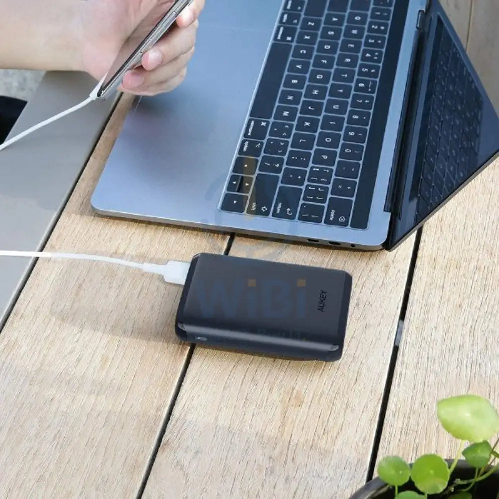 AUKEY Power Bank & QC 3.0 - 18W / 10,000mAh - Black Accessories > Power Bank > Offer Zone