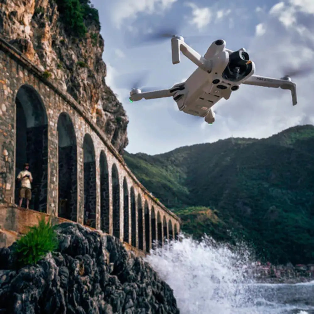 DJI Mini 4 Pro Fly More Combo - 48MP / 4K UHD / USB / WiFi - Gray Smart Devices > Drones & Accessories