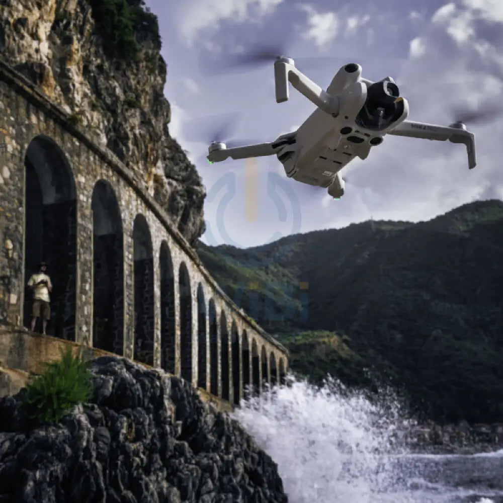DJI Mini 4 Pro Fly More Combo Plus - 48MP / 4K UHD / USB / WiFi - Gray Smart Devices > Drones & Accessories