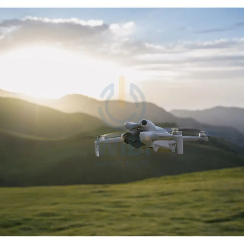 DJI Mini 4 Pro Fly More Combo Plus - 48MP / 4K UHD / USB / WiFi - Gray Smart Devices > Drones & Accessories