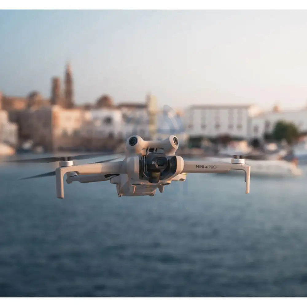 DJI Mini 4 Pro Fly More Combo Plus - 48MP / 4K UHD / USB / WiFi - Gray Smart Devices > Drones & Accessories