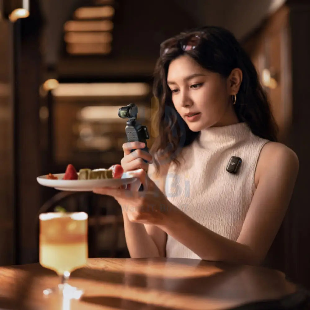 DJI Osmo Pocket 3 (Creator Combo) / Digital Vlogging Camera - LCD / USB / Bluetooth / Wi-Fi - Black Cameras > Camcorders