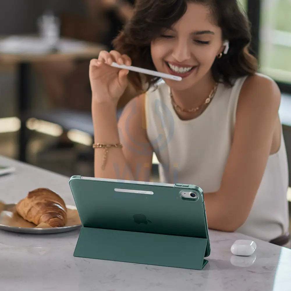 ESR Ascend Ascend Trifold حافظة مع حامل - ابل ايباد (10 الجيل 10.9 بوصة / 10.9 بوصة / أخضر اكسسوارات  هواتف  و