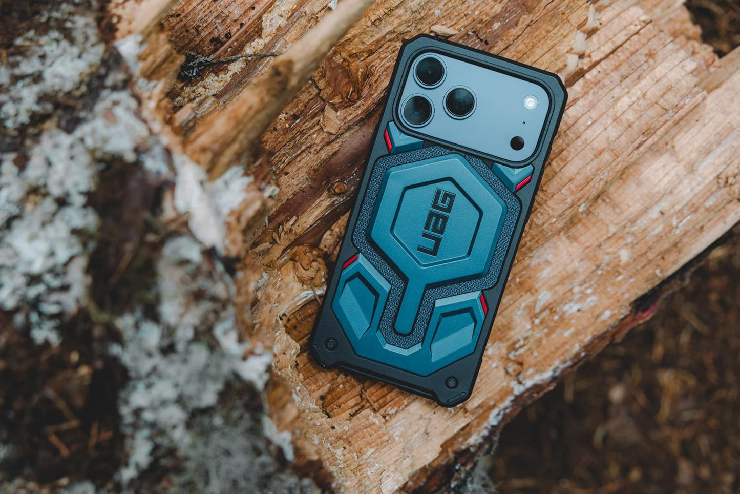 يو ايه جي ايفون  برو مونراك برو  ماج سيف حافظة