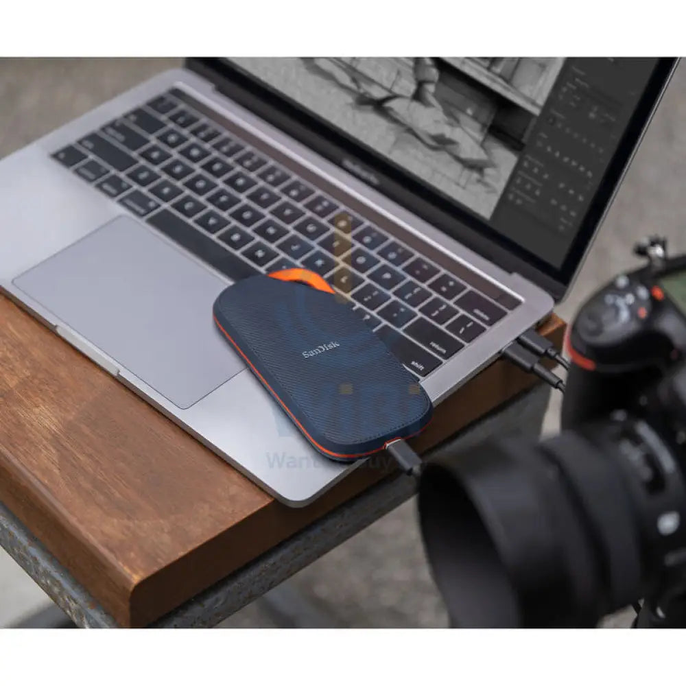 SanDisk Extreme PRO with USB4 Portable SSD - 4TB / USB-C (USB4 Gen 3x2) / Up to 3800 MB/s / External SSD (Solid State