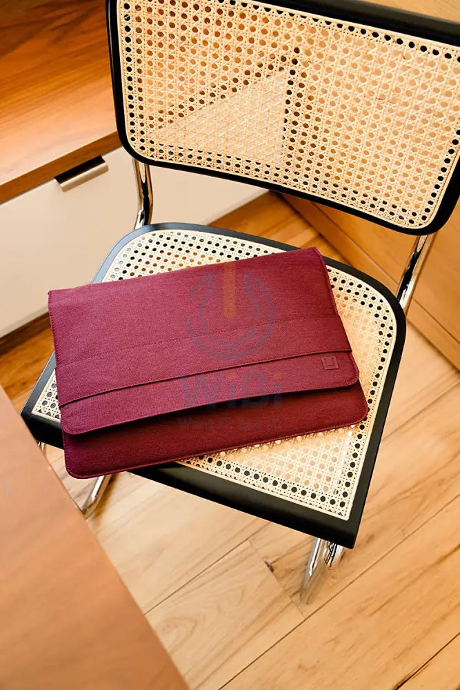 [U] by UAG MOUVE 15’’/16’’ LAPTOP SLEEVE - Aubergine Accessories > Other Laptop Accessories > Offer Zone