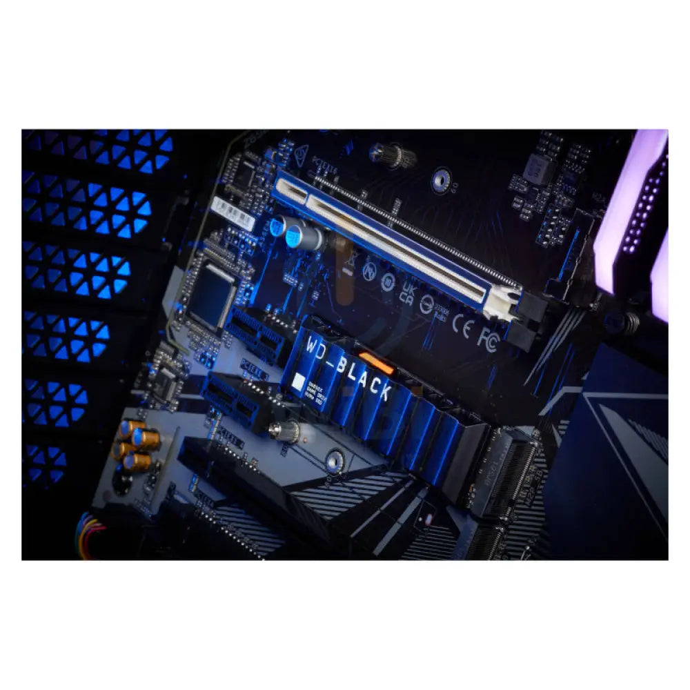 ويسترن ديجيتال أسود SN850X NVMe NVMe إس إس دي مع حراري - 4 تيرابايت / م.2 2280 / فوق إلى 7300 ميجابايت/ثانية / PCIe 4 x4 - إس إس دي صلبة حالةصلبة  محرك تخزين)