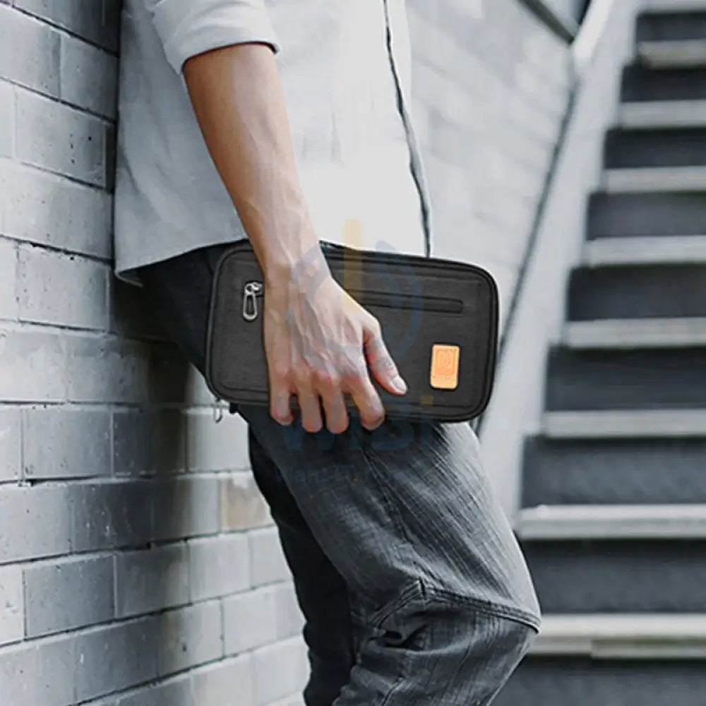 Wiwu Pioneer Passport Pouch - Black Accessories > Bag